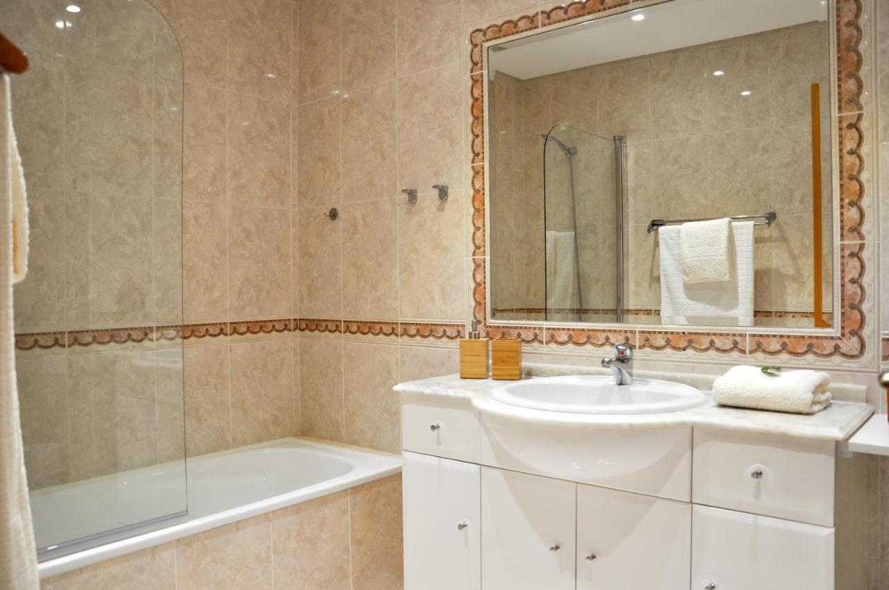Lovelystay - 2Br Modern, Pool Access, Close To Marina & Beach Quarteira Eksteriør billede