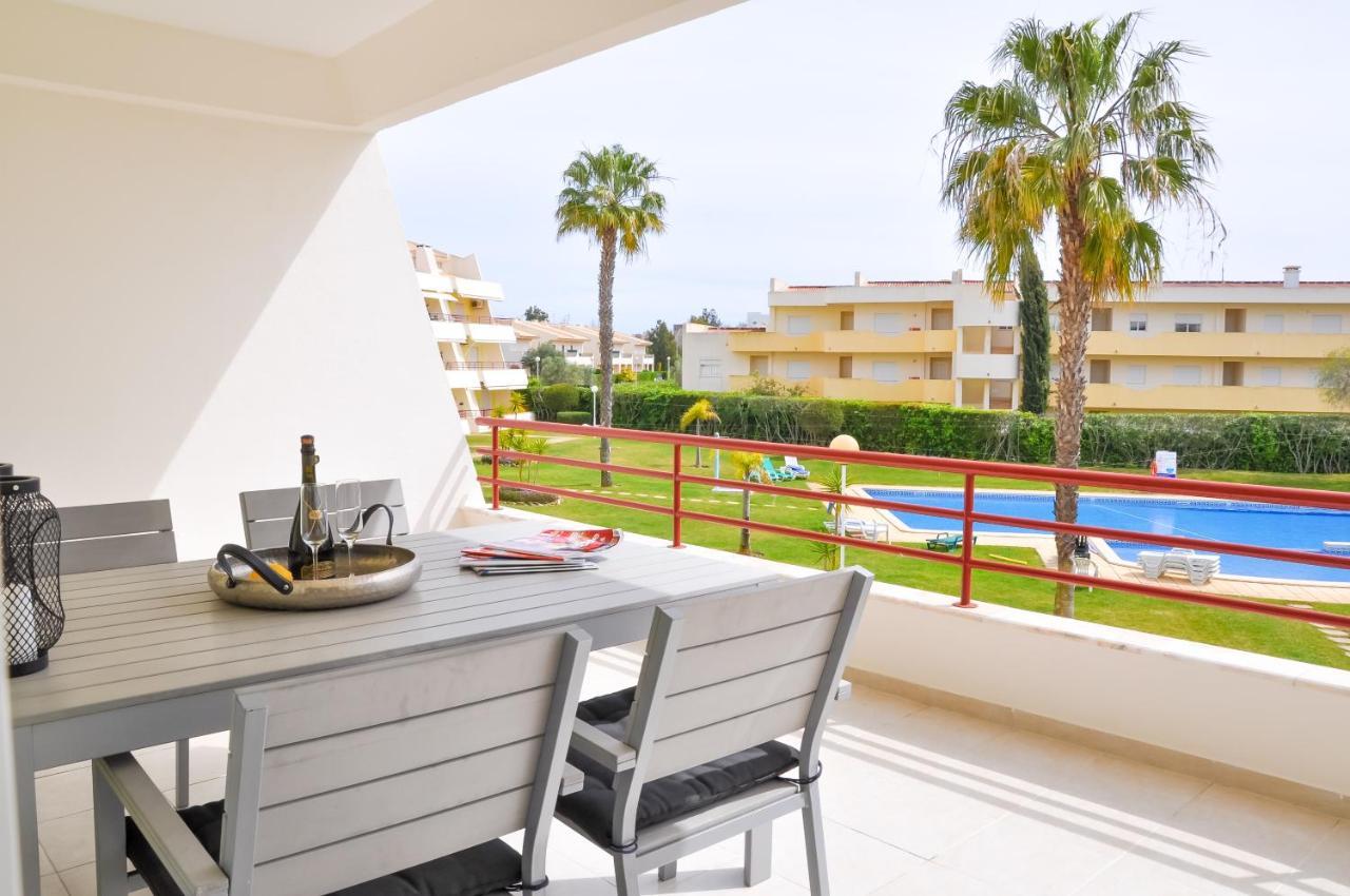 Lovelystay - 2Br Modern, Pool Access, Close To Marina & Beach Quarteira Eksteriør billede