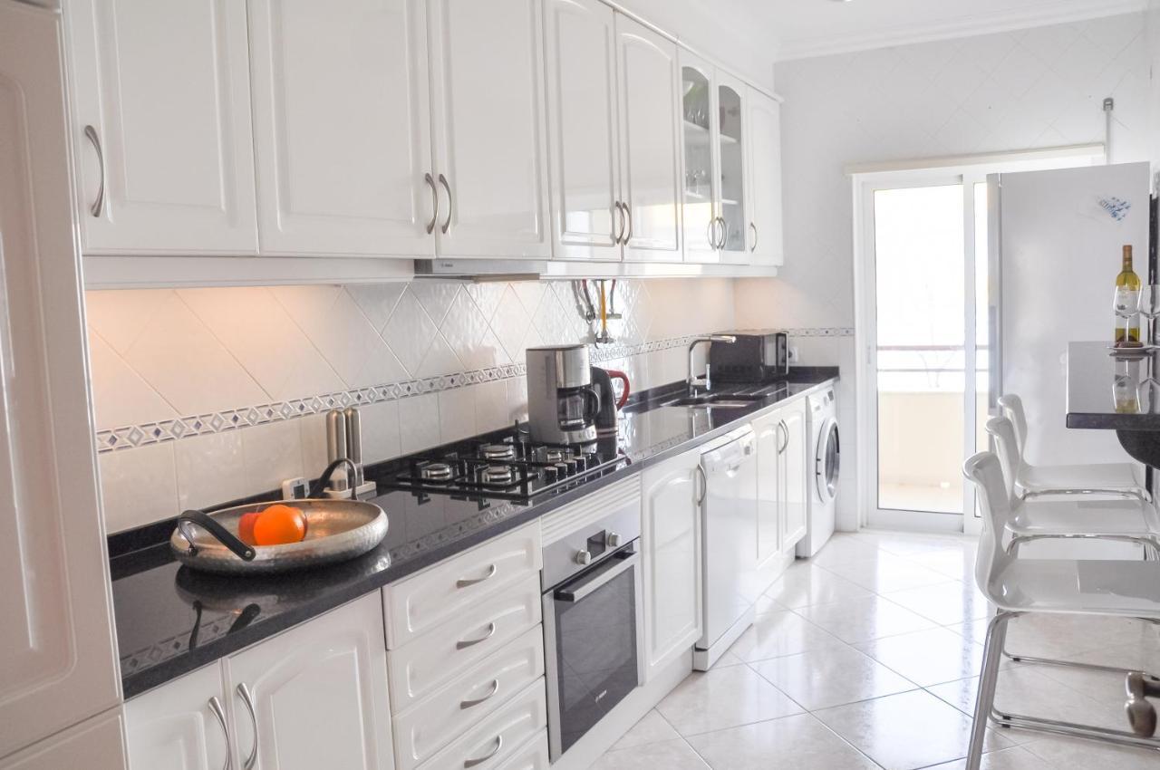 Lovelystay - 2Br Modern, Pool Access, Close To Marina & Beach Quarteira Eksteriør billede
