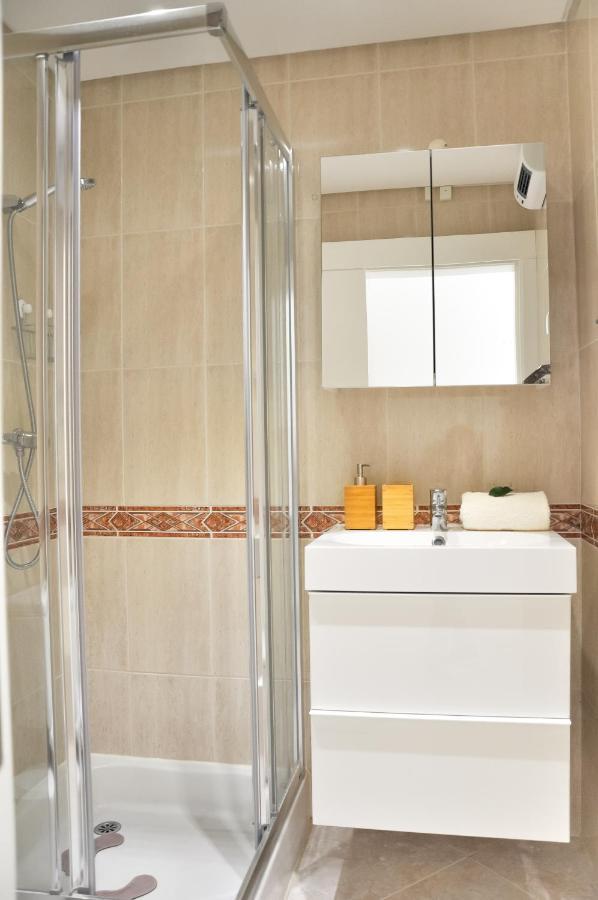 Lovelystay - 2Br Modern, Pool Access, Close To Marina & Beach Quarteira Eksteriør billede